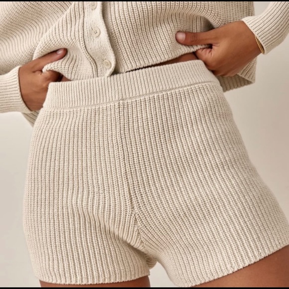 Reformation Fiore Shorts - Picture 4 of 4